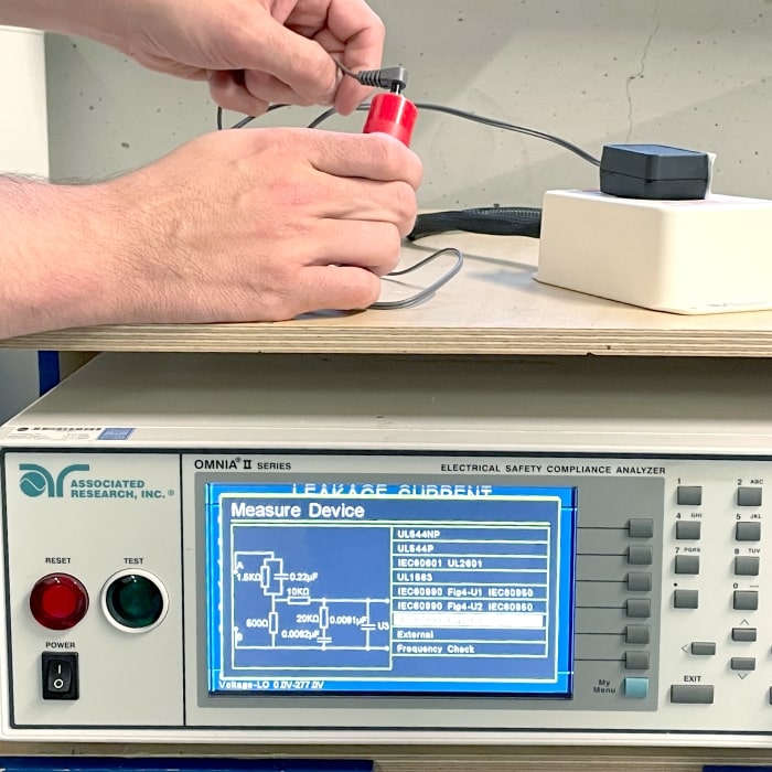 Leakage current and protective conductor current measurement