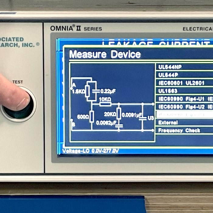 Leakage current and protective conductor current measurement