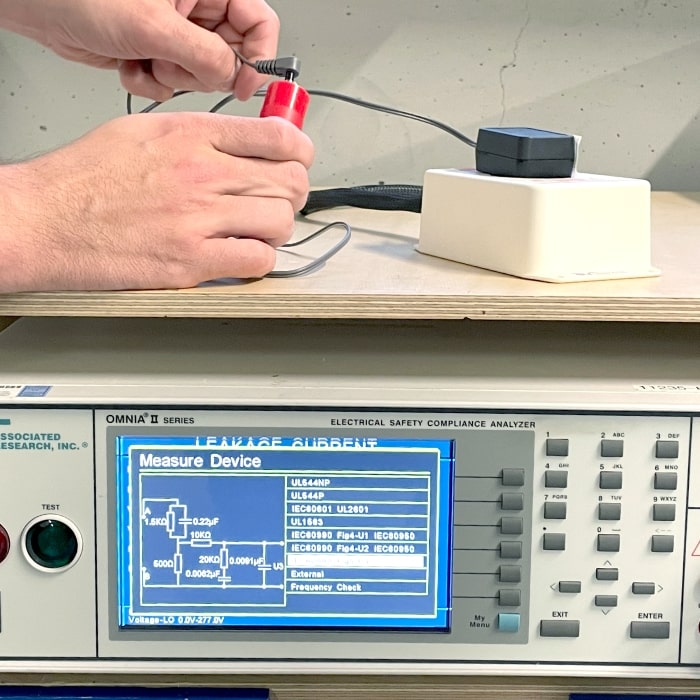 Leakage current and protective conductor current measurement