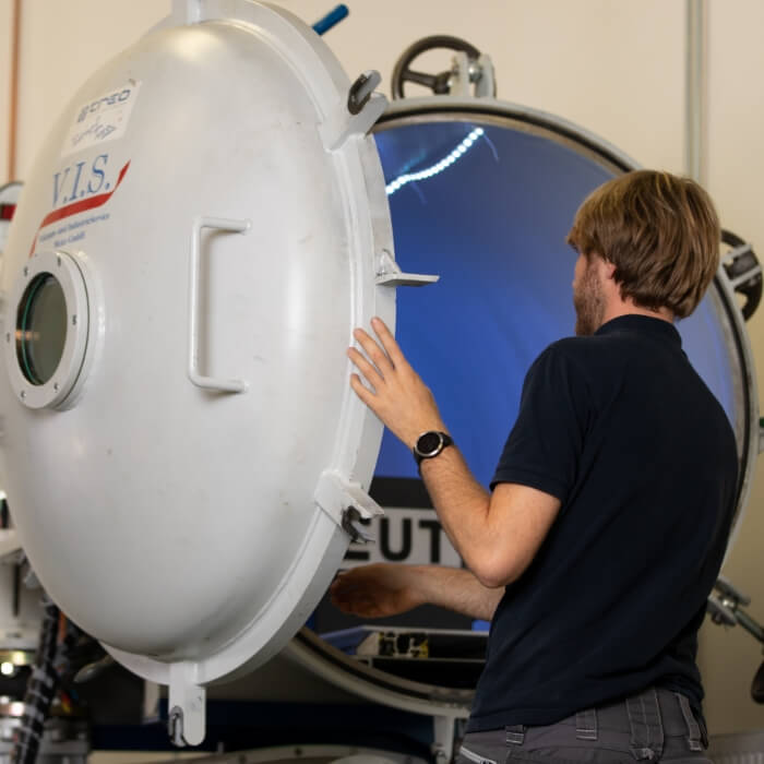 Environmental simulation testing: pressure test for aviation