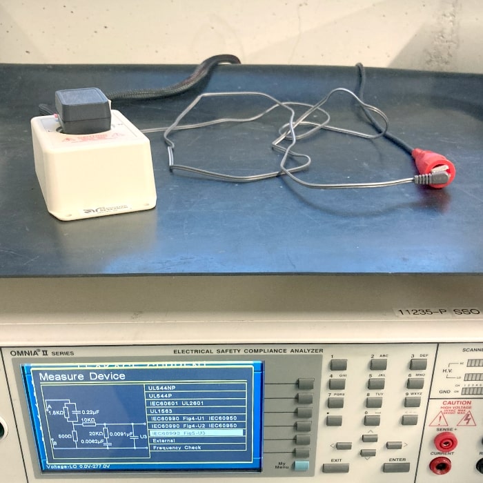 Leakage current and protective conductor current measurement