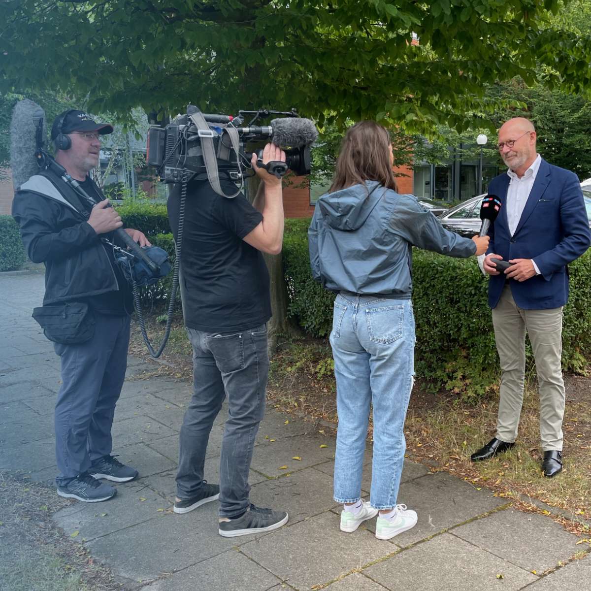 Ein Senator mit EMV-Know-how! Ein Senator mit EMV-Know-how!